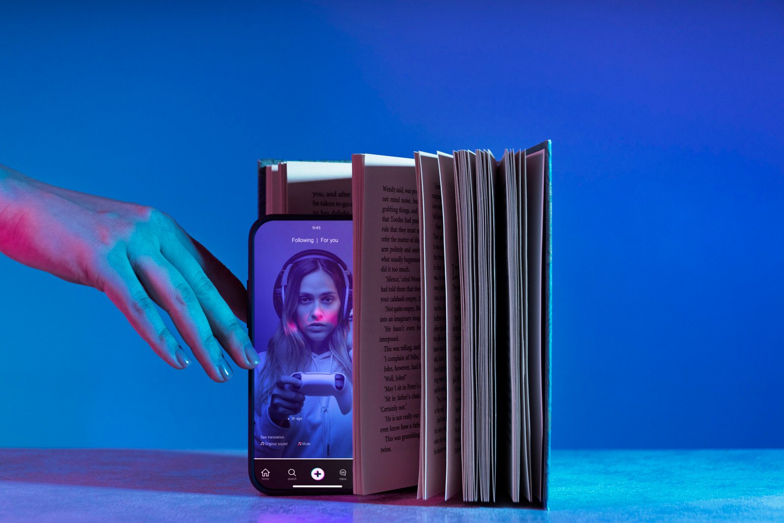 still-life-books-versus-technology